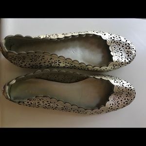 Coach gold barely worn leather size 7 flats